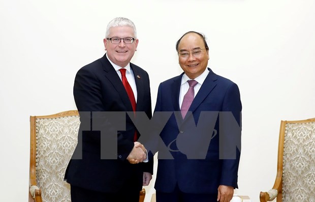 Premier elogia contribuciones del embajador de Australia a Vietnam hinh anh 1