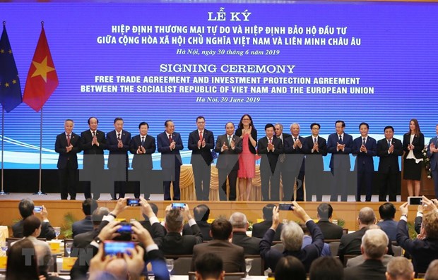 Valora la prensa europea de manera positiva la firma del TLC entre la UE y Vietnam hinh anh 1