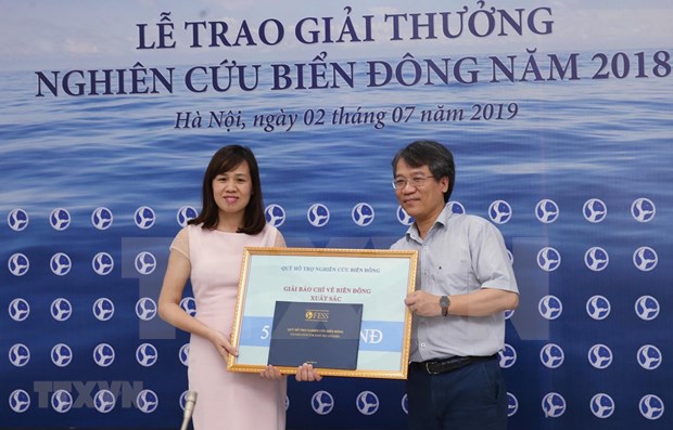 Premian en Vietnam trabajos investigativos mas destacados en 2018 sobre el Mar del Este hinh anh 1