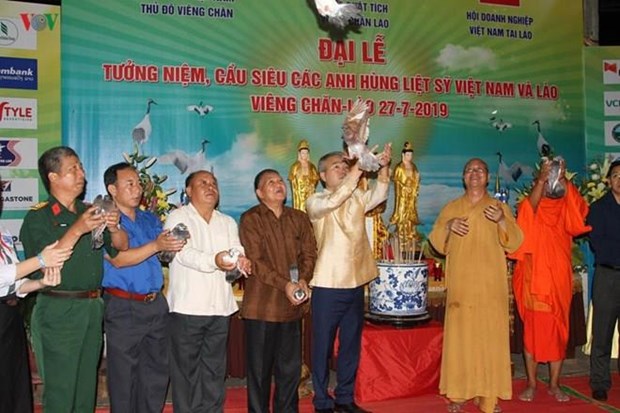 Celebran en Vientian requiem en homenaje a los heroes y martires vietnamitas hinh anh 1