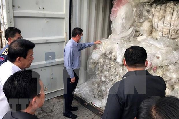 Multan en Camboya a compania hongkonesa por transportar desechos plasticos al pais hinh anh 1