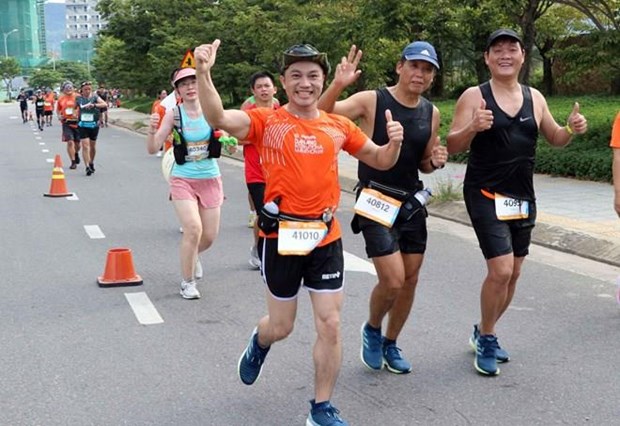 Nueve mil corredores participan en Maraton Internacional Da Nang 2019 hinh anh 1