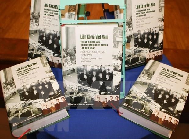 Presentan libro sobre la ayuda de la URSS a Vietnam durante la guerra en Indochina hinh anh 1