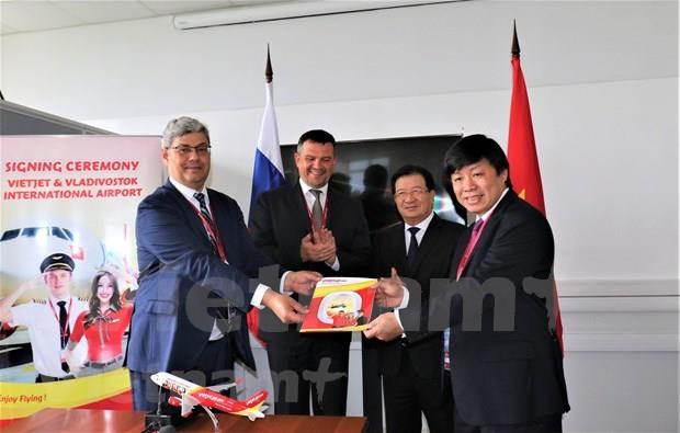 Firman acuerdo de cooperacion entre aerolinea vietnamita Vietjet y aeropuerto ruso hinh anh 1