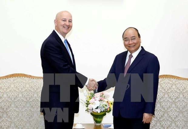 Primer ministro de Vietnam recibe a gobernador del estado de Nebraska hinh anh 1