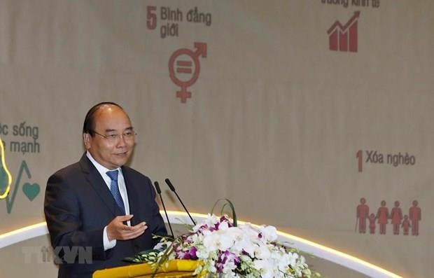 El ser humano debe ser centro del desarrollo sostenible, orienta premier de Vietnam hinh anh 1