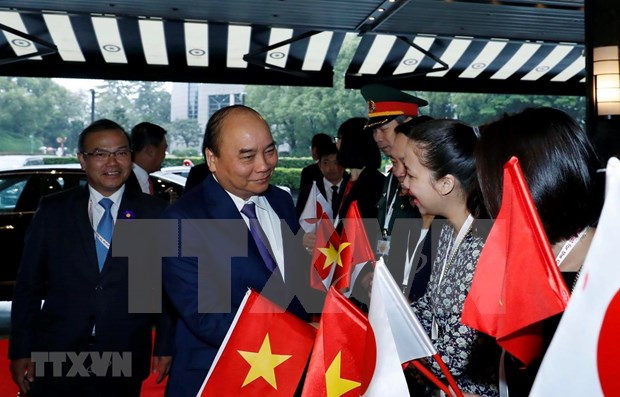 Arriba primer ministro vietnamita a Japon para coronacion imperial hinh anh 1