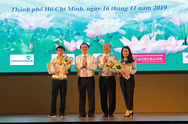 Premian trabajos sobresalientes del concurso sobre Partido Comunista de Vietnam hinh anh 1