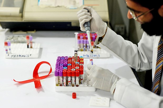 Vietnam se empena en ampliar tratamiento antirretroviral para pacientes con VIH/SIDA hinh anh 1