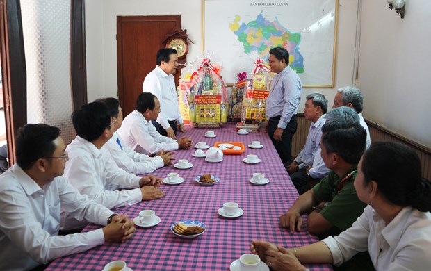 Felicitan a 40 mil catolicos vietnamitas en provincia surena de Long An en ocasion de Navidad hinh anh 1