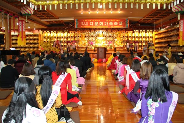 Festejan seguidores budistas vietnamitas en Corea del Sur el Ano Nuevo Lunar hinh anh 1