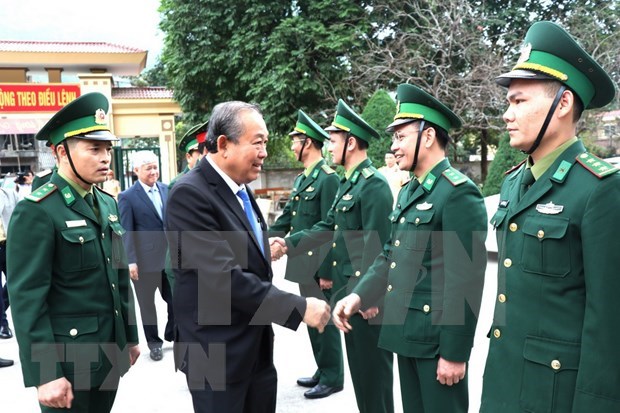 Viceprimer ministro de Vietnam felicita a soldados y pobladores en Ha Giang por el Tet hinh anh 1