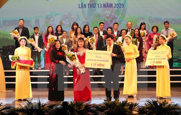 Donan cinco millones de dolares a actividades caritativas dedicados a ninos en Vietnam hinh anh 1