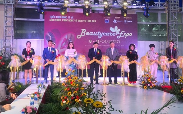 Inauguran en Hanoi exposicion internacional de productos y servicios de belleza hinh anh 1