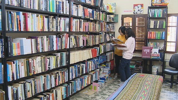 Bookworm, destino confiable de la lectura para extranjeros en Hanoi hinh anh 1