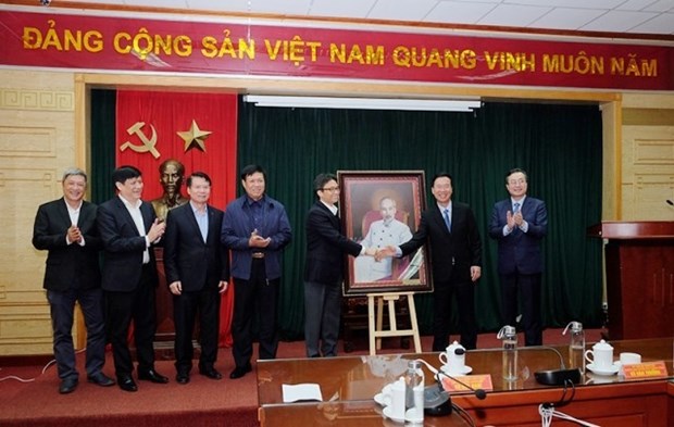 Dirigente partidista felicita a los medicos vietnamitas por su Dia Nacional hinh anh 1