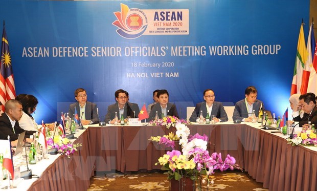 Altos funcionarios de ASEAN revisan contenidos para conferencia de ministro de defensa hinh anh 1