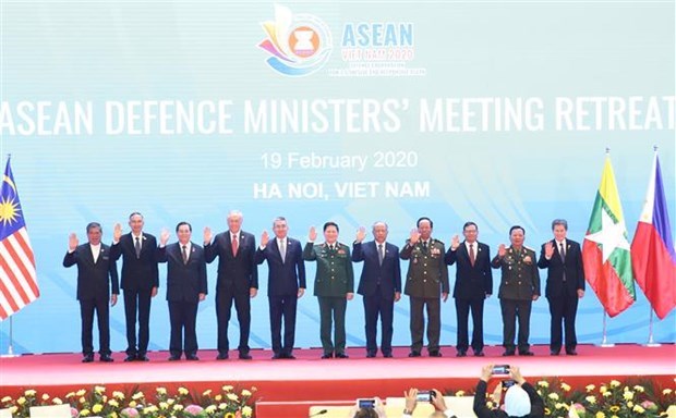 Emiten Declaracion Conjunta de ministros de Defensa de ASEAN sobre cooperacion contra COVID-19 hinh anh 1