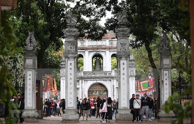 Hanoi da la bienvenida a cinco grupos de turistas japoneses hinh anh 1
