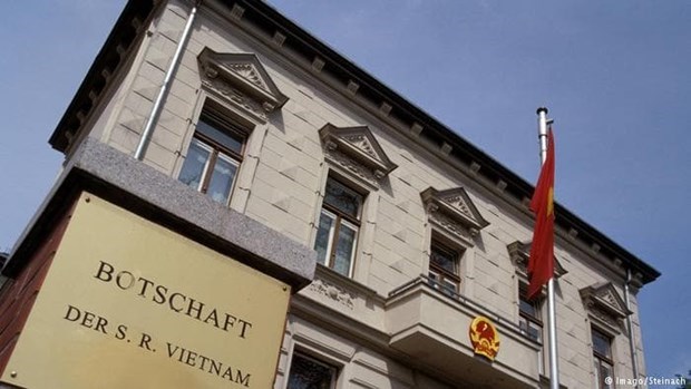 Embajada en Berlin sigue de cerca pesquisa sobre entrada ilicita de vietnamitas a Alemania hinh anh 1