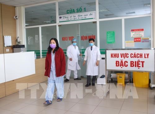 Mayoria de pacientes de COVID-19 en Vietnam reporta estado de salud estable hinh anh 1