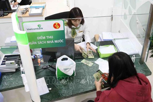 Bancos comerciales vietnamitas respaldan a empresas afectadas por COVID- 19 hinh anh 1