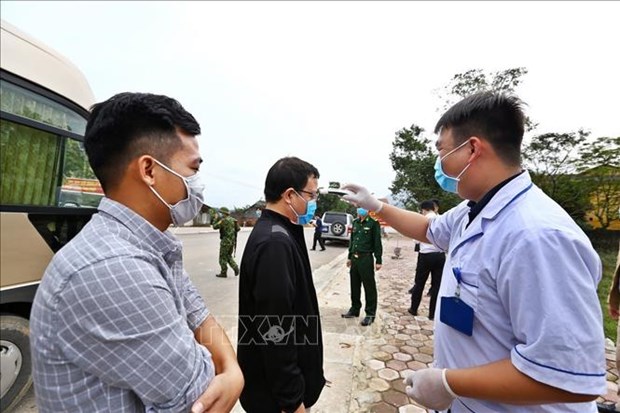 Provincia vietnamita de Quang Ninh asiste a personas afectadas por COVID-19 hinh anh 1