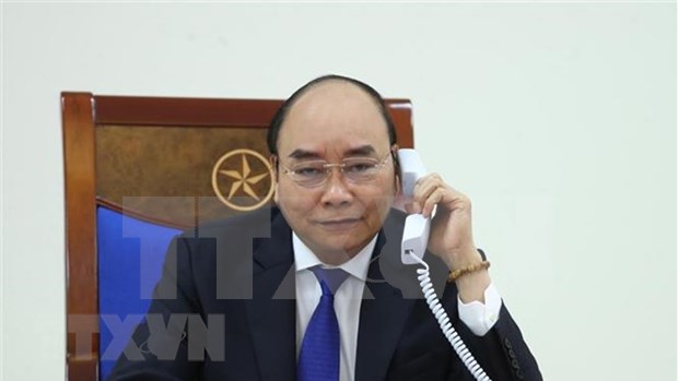 Premier vietnamita pide triplicar esfuerzos para repeler el coronavirus hinh anh 1