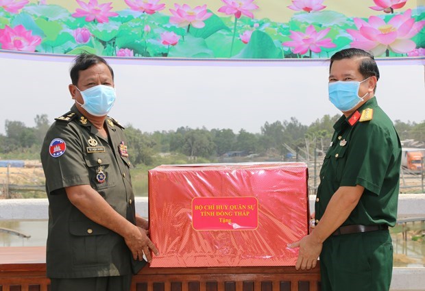 Vietnam presta asistencia a Camboya en lucha contra coronavirus hinh anh 1