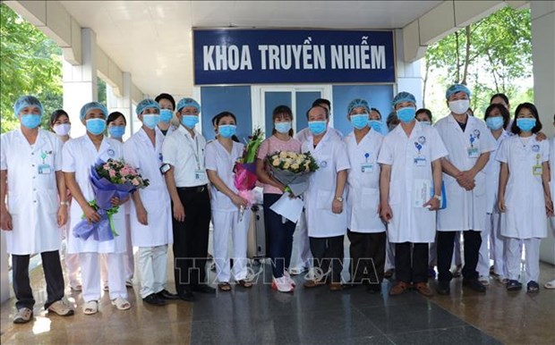 Recuperada ultima paciente de COVID-19 en provincia vietnamita de Ninh Binh hinh anh 1