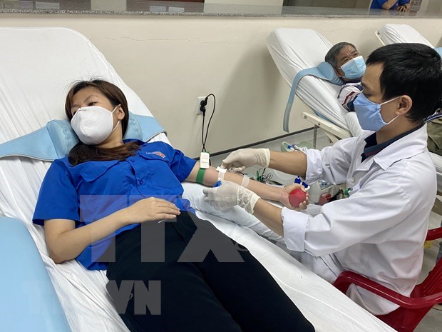 Pobladores de provincia de Ninh Binh donan sangre en medio de epidemia hinh anh 1
