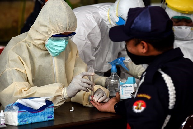 Indonesia especifica enfoques para hacer frente a la pandemia de COVID-19 hinh anh 1