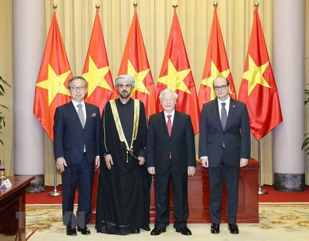 Maximo dirigente de Vietnam recibe a nuevos embajadores extranjeros hinh anh 1