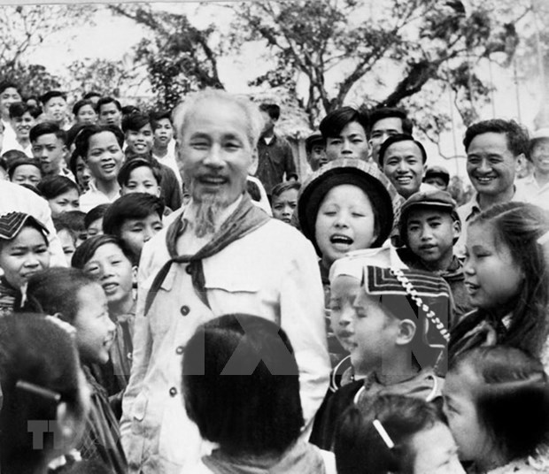 Celebran acto conmemorativo por 130 aniversario del natalicio del Presidente Ho Chi Minh hinh anh 1