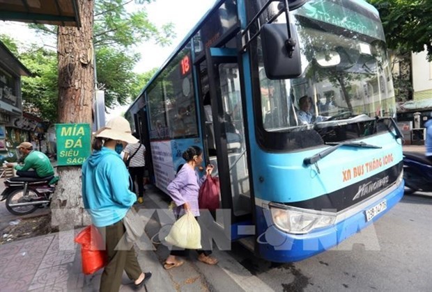 Hanoi planea abrir 30 nuevas rutas de autobuses este ano hinh anh 1