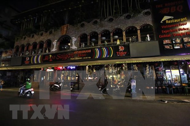 Ciudad Ho Chi Minh permite reapertura de bares y establecimientos de karaoke hinh anh 1