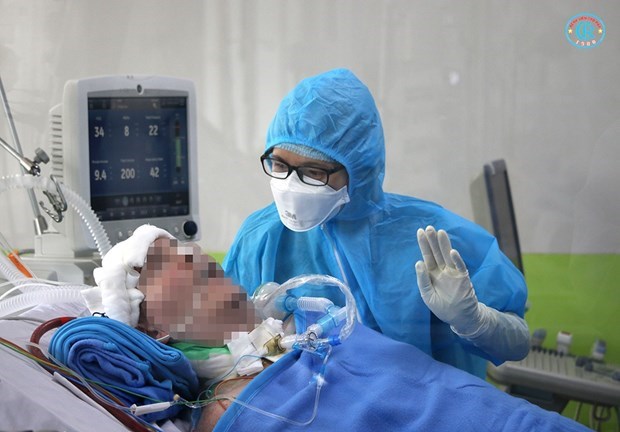 Independiente de soporte respiratorio, el paciente mas grave de COVID-19 en Vietnam hinh anh 1