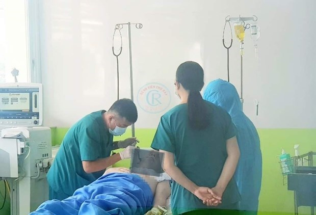 El paciente mas grave del COVID-19 en Vietnam, listo para recibir alta de cuidados intensivos hinh anh 1
