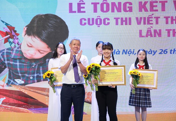 Entregan en Hanoi premios a concurso internacional de composiciones epistolares 2020 hinh anh 1