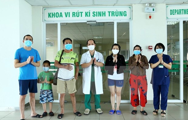 Otros cinco pacientes declarados libre de coronavirus en Vietnam hinh anh 1