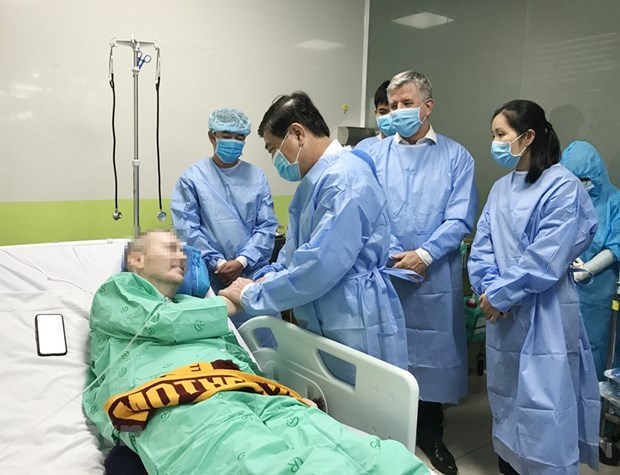 Medios de prensa estadounidenses destacan esfuerzos de Vietnam en tratamiento de paciente britanico hinh anh 1