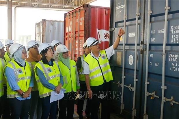 Detectan 110 contenedores con desechos toxicos en puerto de Malasia hinh anh 1