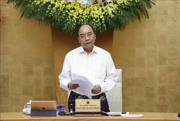 Premier de Vietnam pide movilizar todos los recursos para frenar el COVID-19 hinh anh 1
