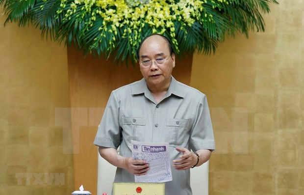 Premier vietnamita insta a hacer mayores esfuerzos contra la pandemia del COVID-19 hinh anh 1