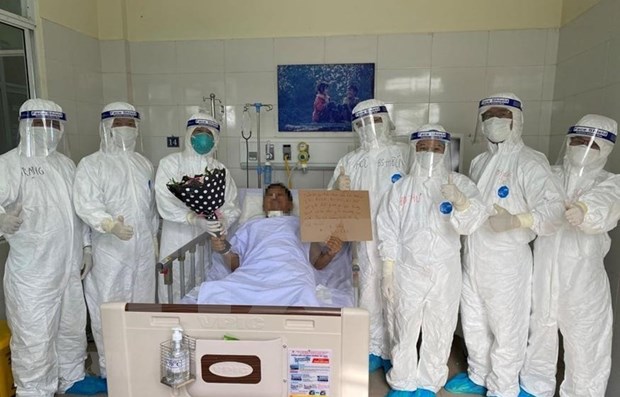 Dos pacientes con COVID-19 tratados con exito en Da Nang hinh anh 1