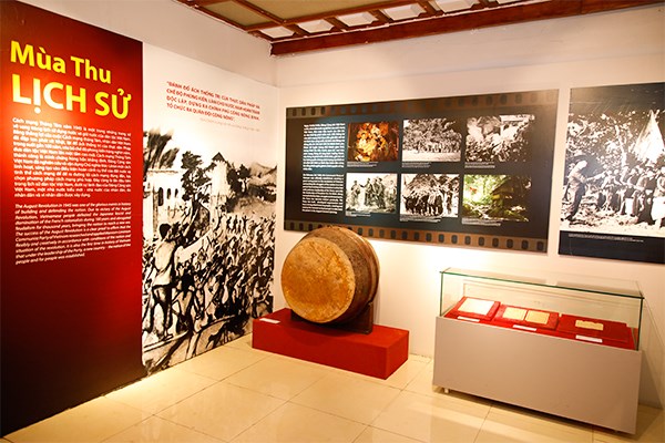 Exhibiran objetos con valor historico sobre la Revolucion de Agosto de Vietnam hinh anh 1
