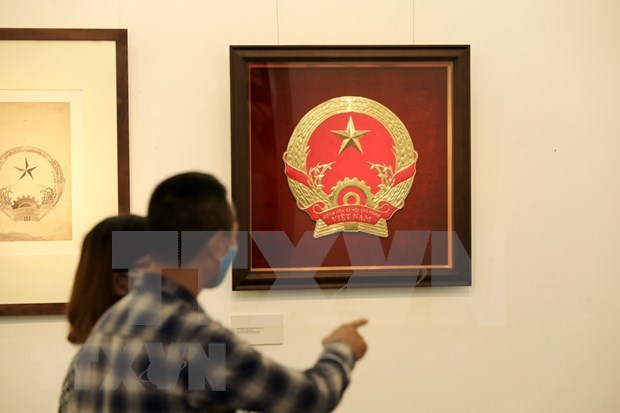 Abre sus puertas exposicion de esbozo del emblema nacional de Vietnam hinh anh 1