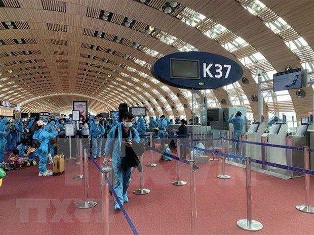 Repatrian a casi 280 ciudadanos vietnamitas desde Francia, Marruecos y Chile hinh anh 1