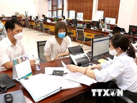 Premier vietnamita aprueba plan de fuerza laboral de servicio publico 2021 hinh anh 1