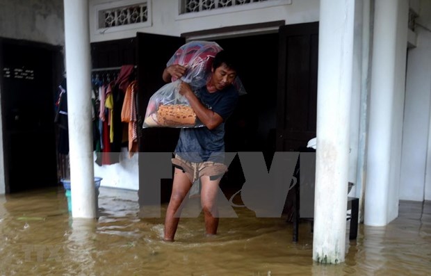 Inundaciones dejan 18 muertos y 14 desaparecidos en el centro de Vietnam hinh anh 1